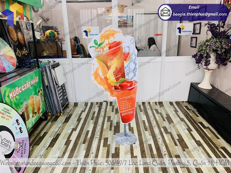 standee hình ly nước ngoài trời