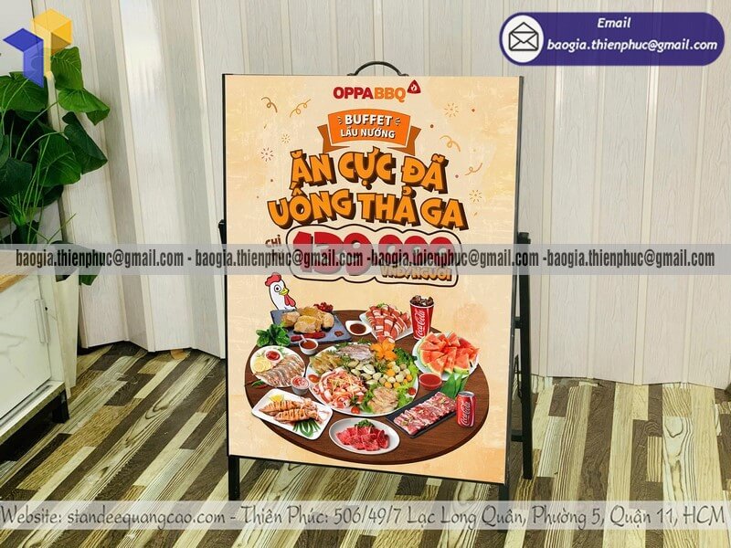 Standee in hình 1 mặt khung sắt xếp gọn cho quán ăn Standee in hình 1 mặt khung sắt xếp gọn cho quán ăn