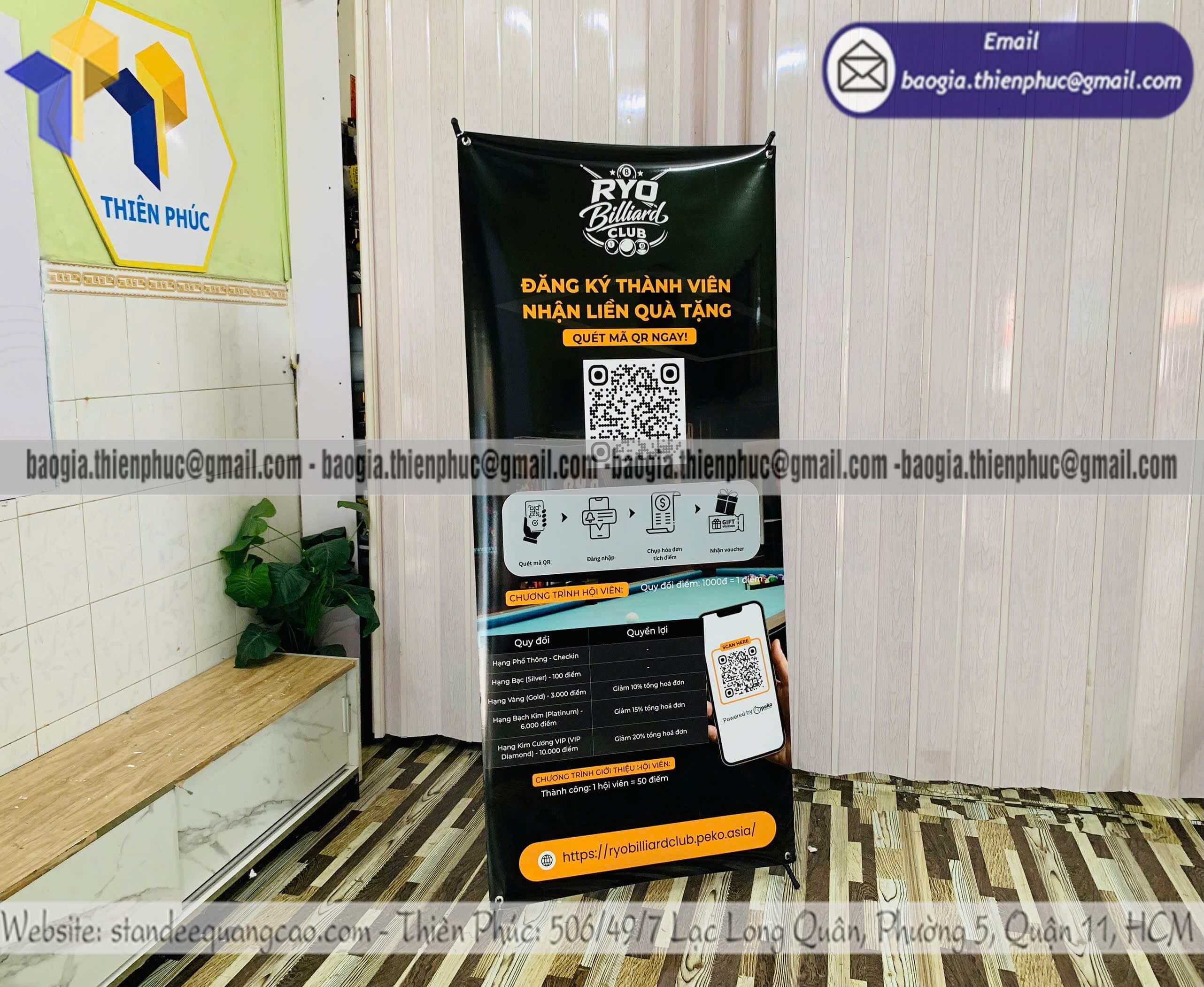 Standee in poster treo quảng cáo chữ X di động hiện đại phù hợp shop mới mở