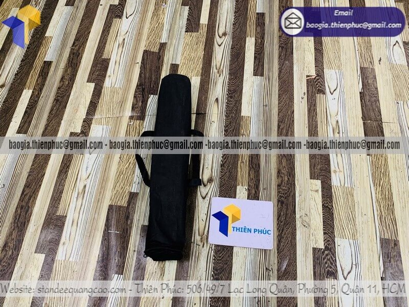 Standee kéo cuốn nhôm in poster theo yêu cầu cho trung tâm thương mại style genz