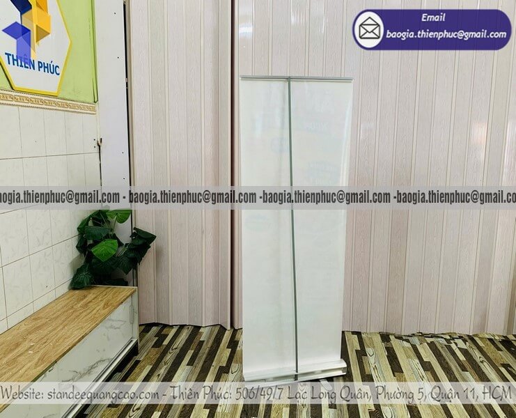 Standee kéo cuốn nhôm in poster theo yêu cầu sang xịn mịn mua là dùng ngay