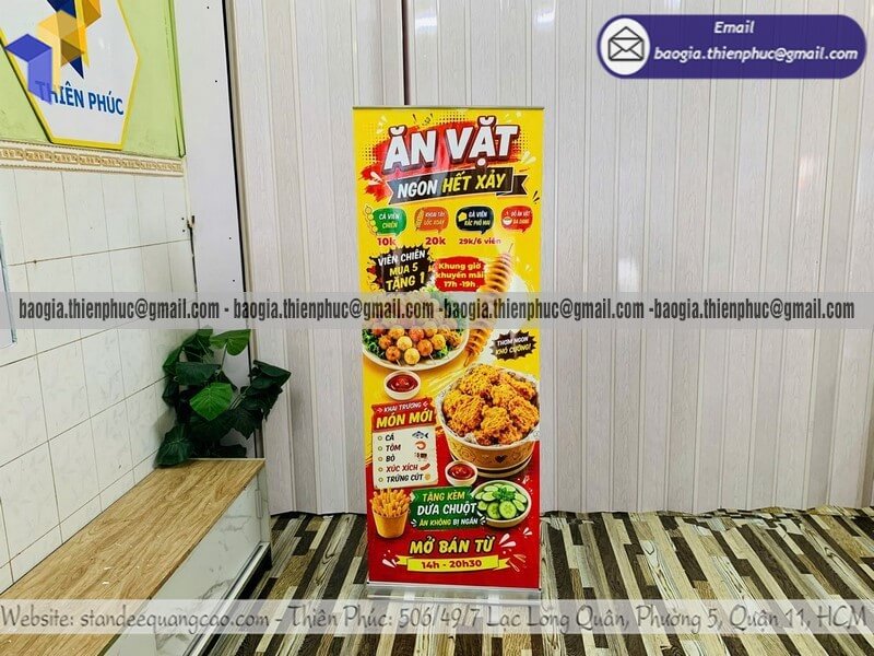 Standee kéo cuốn nhôm in poster theo yêu cầu