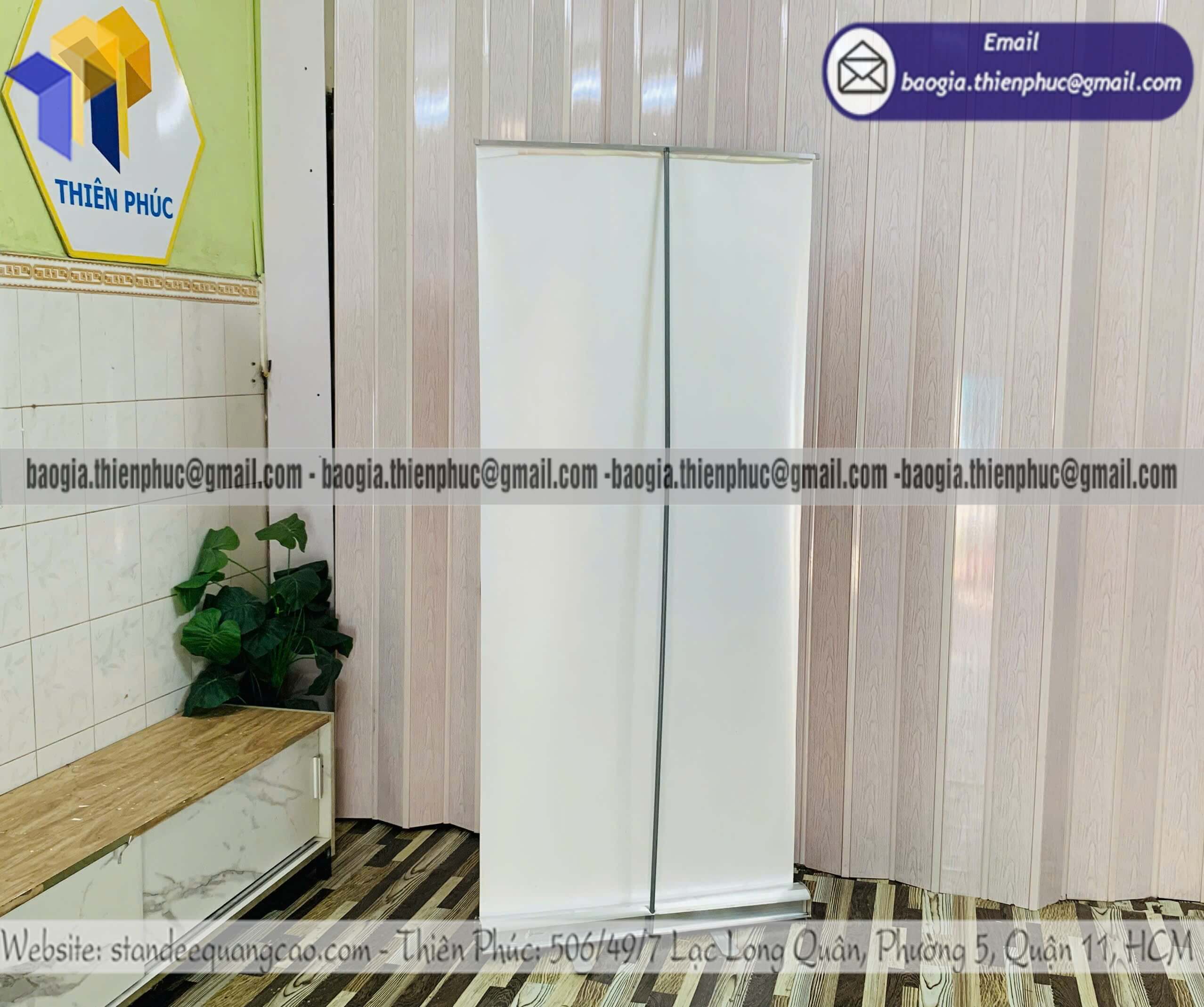 Standee kéo poster cuốn nhôm dựng ngoài trời event trưng bày sản phẩm quảng cáo