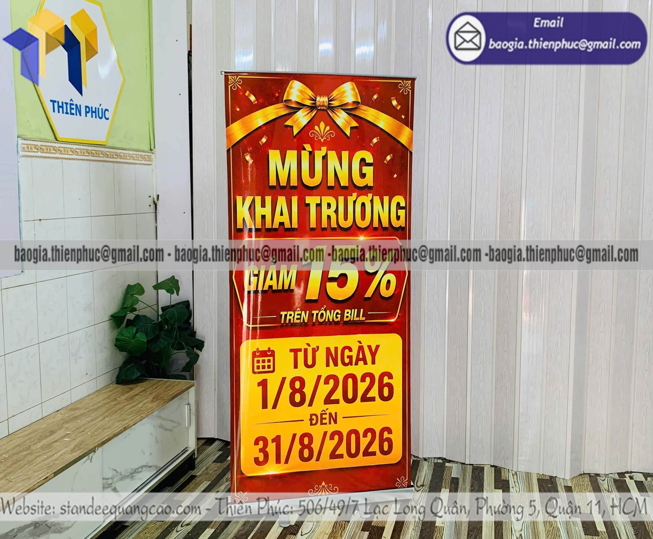 Standee kéo poster cuốn nhôm dựng ngoài trời event phục vụ quảng cáo thương hiệu sale