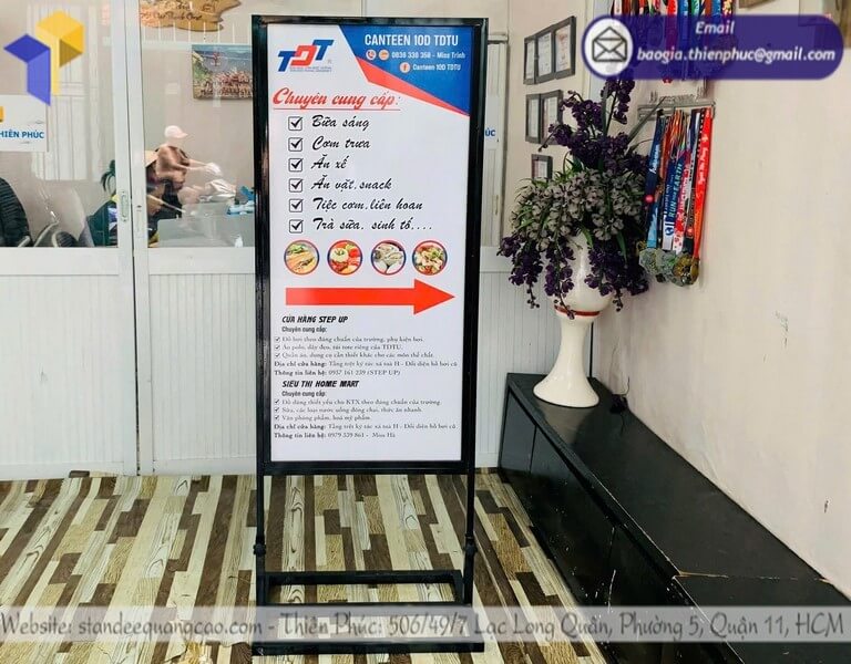 standee khung sắt 2 mặt đứng TPHCM