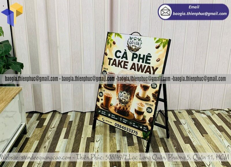 Standee khung sắt in 1 mặt cho quán cafe lề đường thu hút khách pass ngang