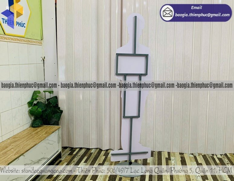 Standee mô hình nam tiếp viên hãng hàng không đẹp du lịch marketing xịn xò
