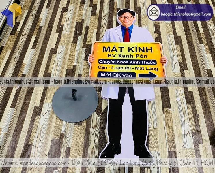 Standee mô hình người trưng bày trước cửa hàng giá rẻ được giới trẻ yêu thích vì cực kỳ nổi bật