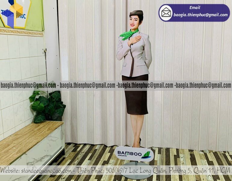 Standee mô hình nữ tiếp viên hàng không in 1 mặt