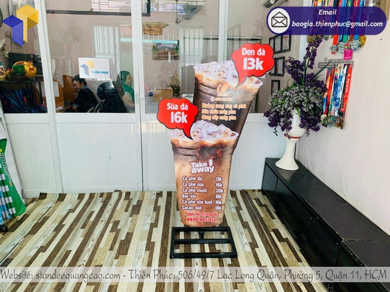 standee mockup cafe 3D