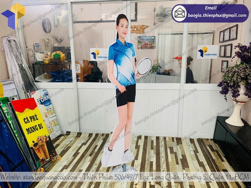 Standee người trưng bày rẻ