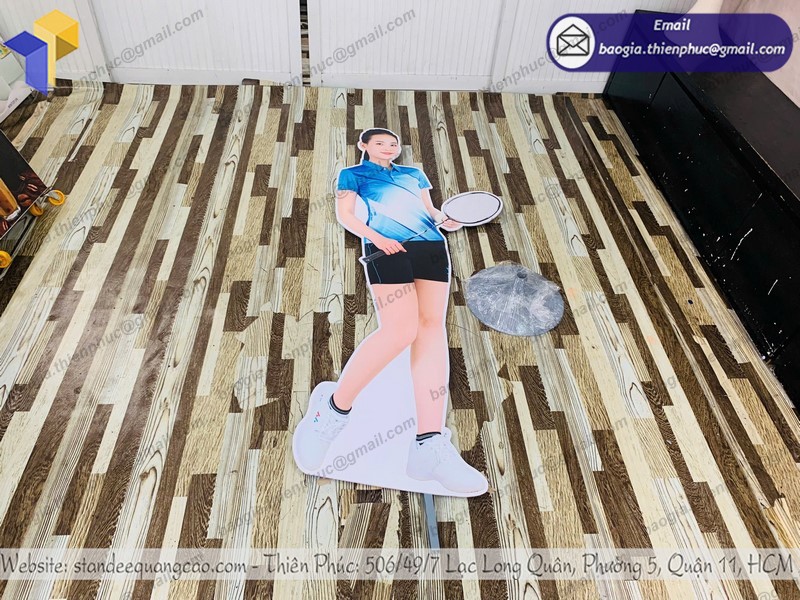 Standee người trưng bày uy tín