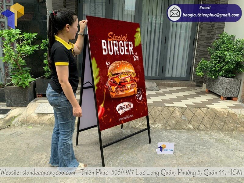 Standee Quảng Cáo Gấp Gọn 2 Mặt dễ dàng vận chuyển, lắp đặt