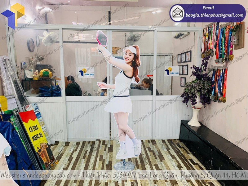 standee quảng cáo hình người tphcm