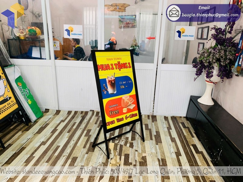 standee quảng cáo lắp ráp đẹp