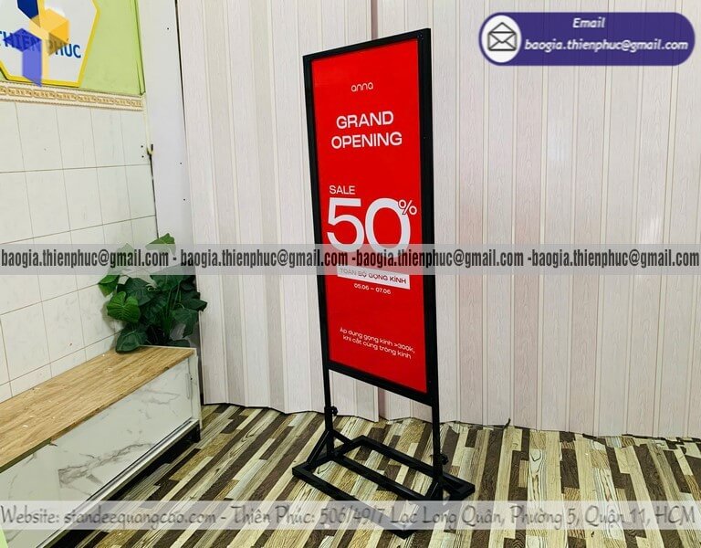 Standee sắt đứng trưng bày chương trình khuyến mãi bán chạy cho cửa hàng bán lẻ và hệ thống