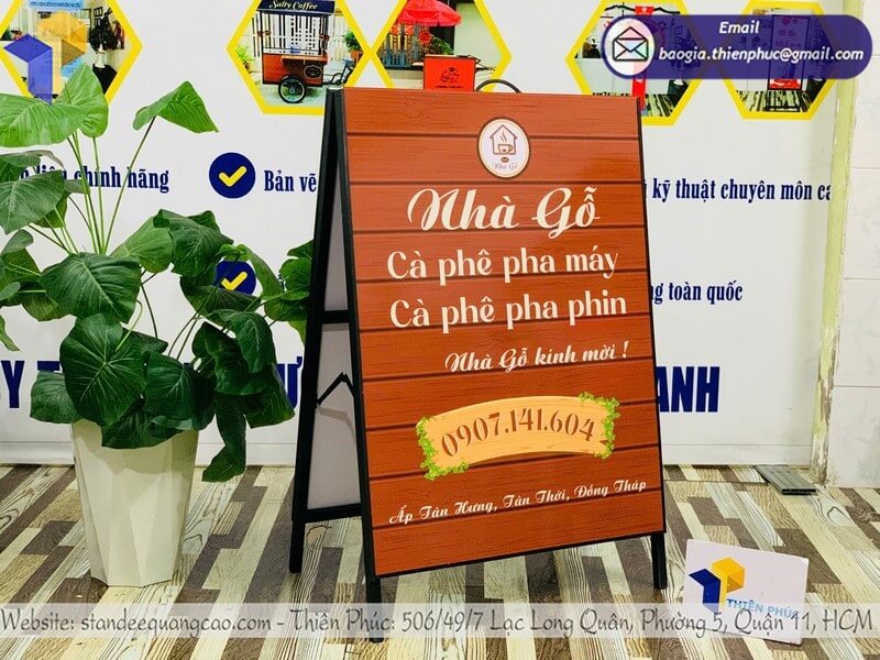 Standee sắt hai mặt chịu gió bền chắc trưng bày quảng cáo