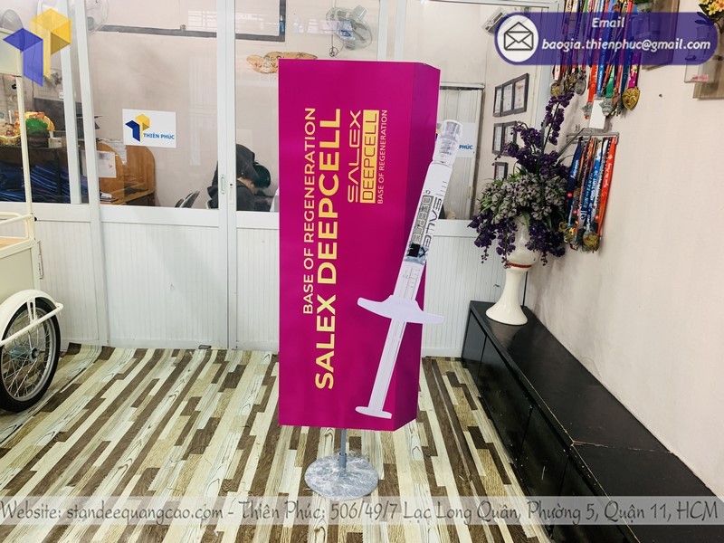 standee trưng bày mô hình đẹp