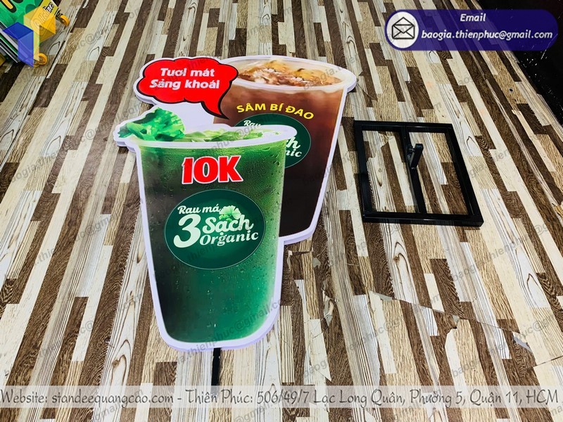 standee trưng bày ngoài trời