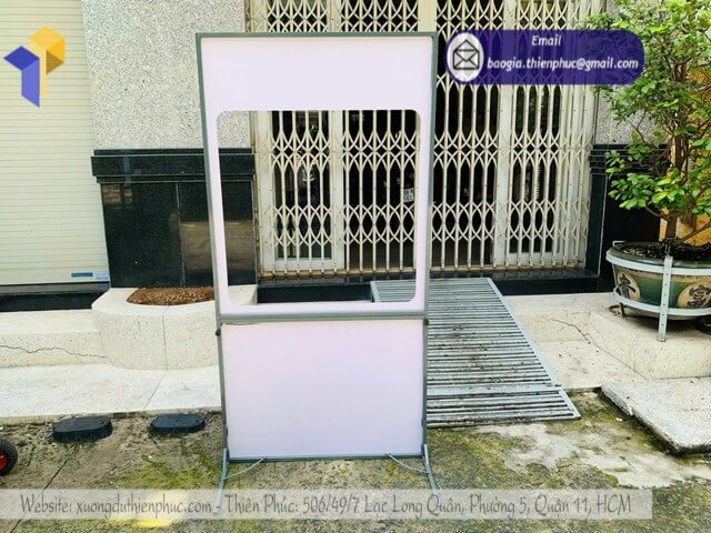 xưởng thiết kế khung chụp ảnh check in TPHCM