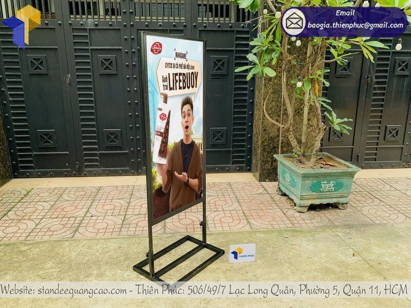 Xưởng in bảng standee khung sắt 2 đứng mặt cho sự kiện tăng uy tín