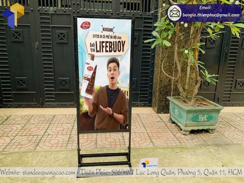 Xưởng in bảng standee khung sắt 2 đứng mặt cho sự kiện tăng giá trị thương hiệu