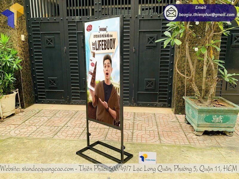 Xưởng in bảng standee khung sắt 2 đứng mặt cho sự kiện nâng tầm thương hiệu