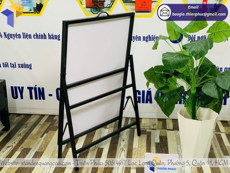 Xưởng in bảng standee quảng cáo 1 mặt nhanh gọn bán sự kiện