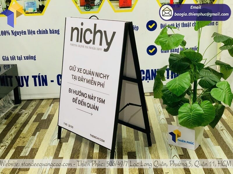 Xưởng in bảng standee quảng cáo chữ A 2 mặt cho cửa hàng giá từ 500.000đ