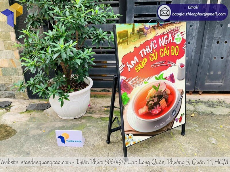 Xưởng làm bảng standee 1 mặt theo yêu cầu rẻ phù hợp event