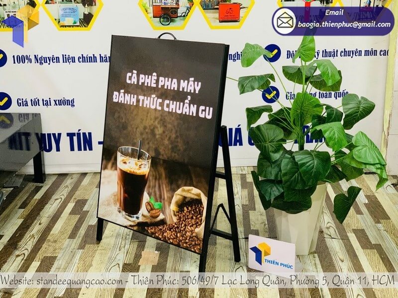 Xưởng làm standee quảng cáo in 1 mặt giá rẻ uy tín 10 năm kinh nghiệm