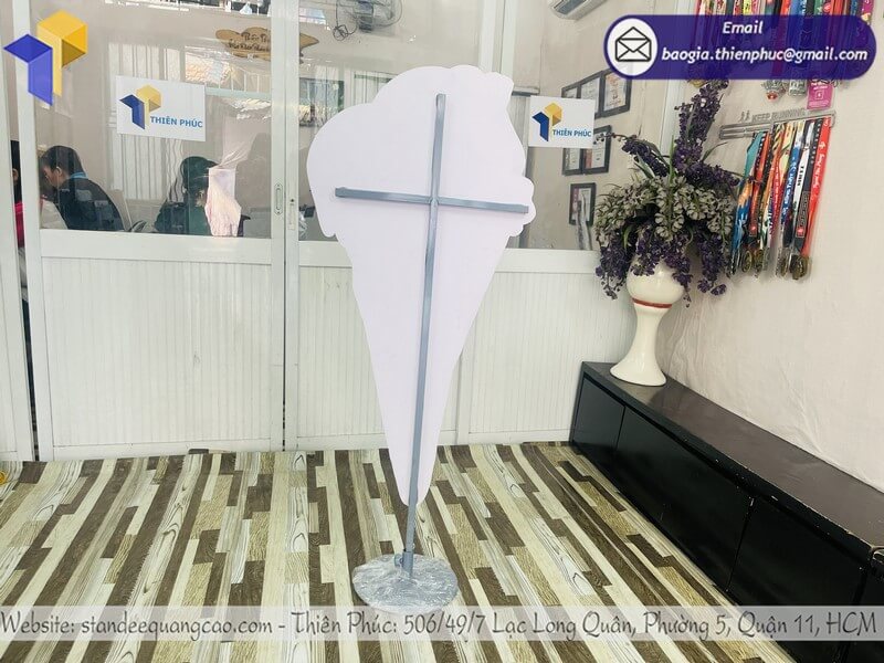 xưởng thiết kế và báo giá standee quảng cáo cây kem 3D