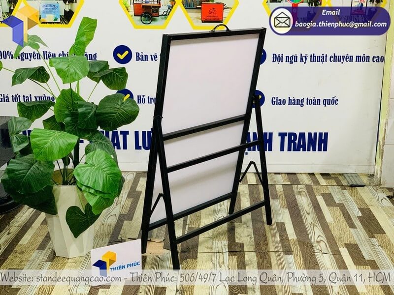 Xưởng sản xuất standee 1 mặt in theo yêu cầu standee quảng cáo