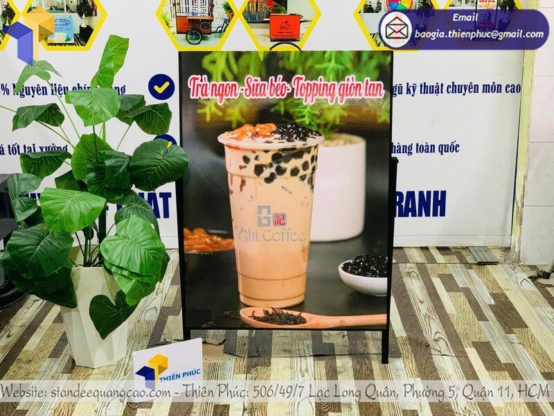 Xưởng sản xuất standee 1 mặt in theo yêu cầu