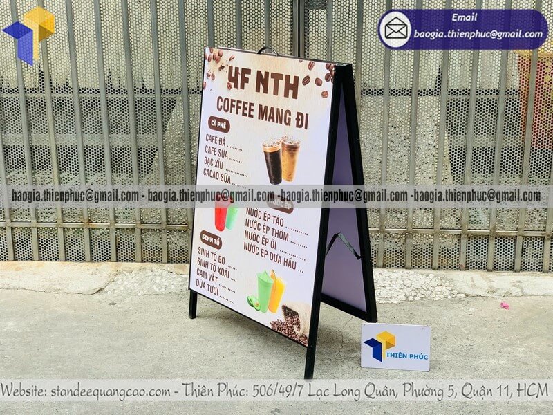 Xưởng sản xuất standee A chân sắt để trước vỉa hè thu hút khách đi bộ xe máy