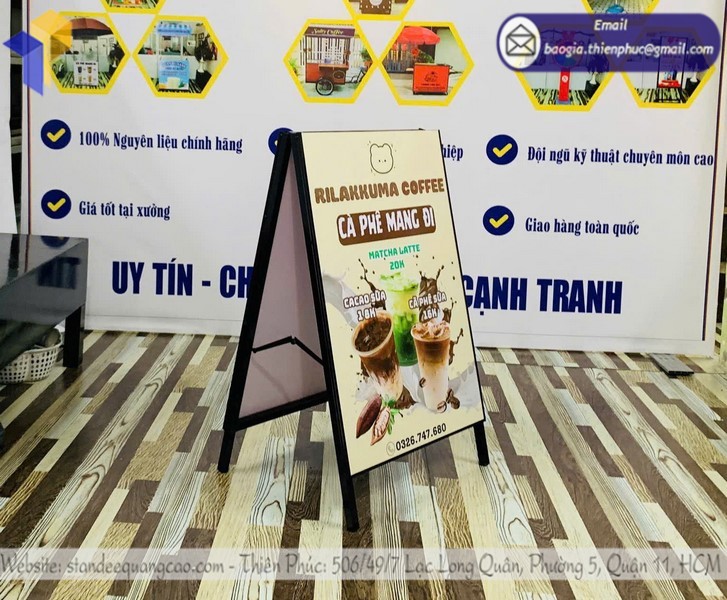 standee quảng cáo 2 mặt gấp gọn chữ A