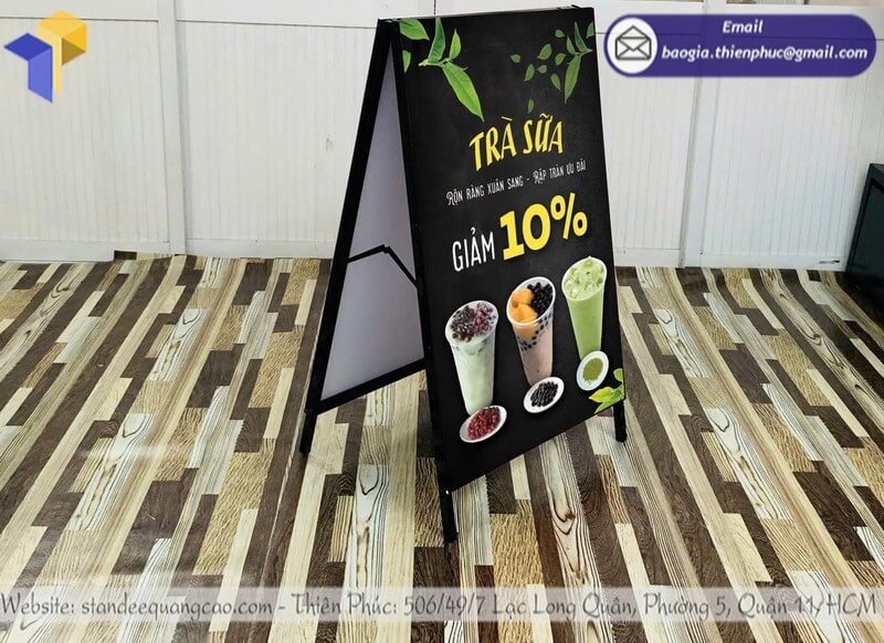 xưởng sản xuất standee khung sắt chữ A đứng tại thiên phúc