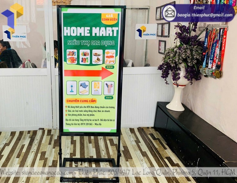 xưởng sản xuất standee khung sắt đứng quảng cáo 2 mặt tại HCM